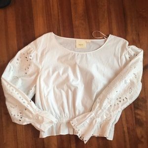 Slightly crossed white Blouse